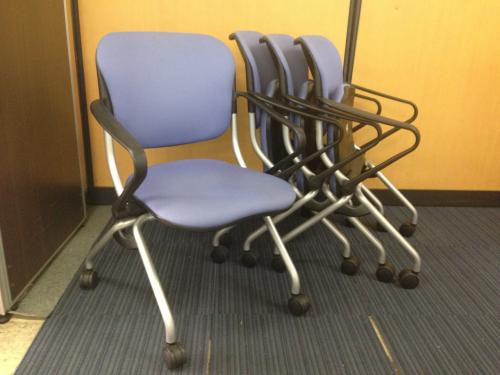 【会議用椅子】ミーティングチェア<br>【ミーティングチェア】【ネスティングチェア】【平行に重ねて収納可能】【色：ブルー】【会議チェア】
                                    中古
            