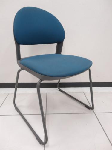 コクヨ製　スタッキングチェア　150シリーズ【会議チェア】
                                    中古
            