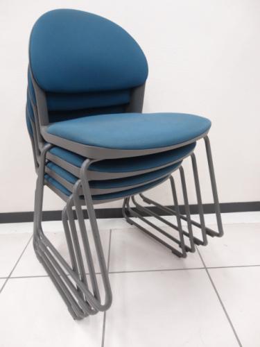 コクヨ製　スタッキングチェア 150シリーズ 4脚セット　【会議チェア】
                                    中古
            