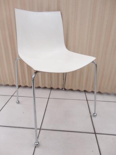 スタッキングチェア　会議用　休憩用スペースに！【会議チェア】
                                    中古
            