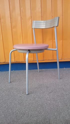 リフレッシュチェアー　ビニールレザー張り　【会議チェア】
                                    中古
            