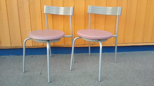 【セット商品　2脚セット】リフレッシュチェアー　ビニールレザー張り　【会議チェア】
                                    中古
            