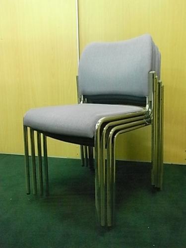 【セット商品】■スタッキングチェア　【状態良好】　クロガネ製　４脚セット【会議チェア】
                                    中古
            