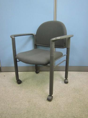 ミーティングチェア【キャスター付き】
重ねて置けます♪【会議チェア】
                                    中古
            