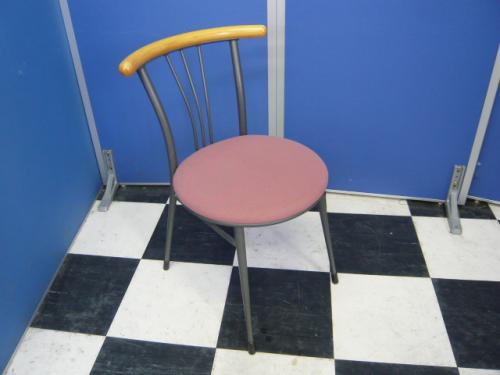 ミーティングチェアー■家庭用風のデザイン【オフィス家具　チェア　イス　埼玉】【会議チェア】
                                    中古
            