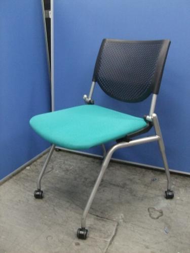 オカムラ製◆【プロスタック】※座面に小さな穴が空いているため処分価格で放出！！【会議チェア】
                                    中古
            