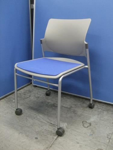 【31脚ございます】オカムラ製のスタッキングチェア【キャスター付】【状態もキレイ目です】【会議チェア】
                                    中古
            