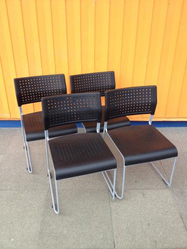 【セット商品　4脚セット】アイリスチトセ製　スタッキングチェア【会議チェア】
                                    中古
            