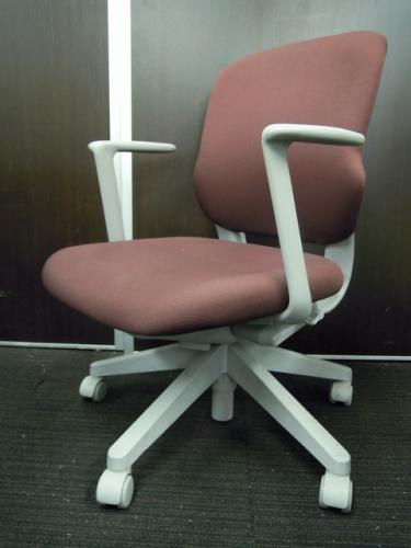 【2脚入荷！良好品♪】内田洋行製　CN-2 シーエヌ2チェア　■肘付オフィスチェア　事務用回転イス　■ワイン【OAチェア】
                                    中古
            