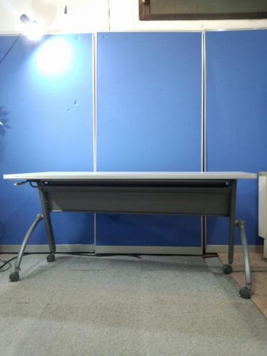 イトーキ（ITOKI）製┃サイドスタックテーブル┃横幅1500mm┃天板若干欠けあり
                                    中古
            