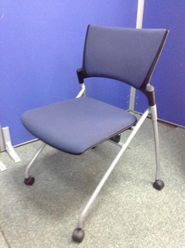 【事務用品】|マノスチェア|イトーキ（itoki）|重ね合わせ可能|キャスター付き【おつとめ品】【会議チェア】
                                    中古
            