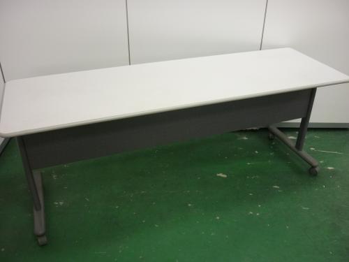 サイドスタックテーブル　内田洋行(uchida)　SEシリーズ　*折り畳み式―W1800/D600　
                                    中古
            