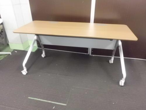  サイドスタックテーブル　Ｗ1500　　■コクヨ製　ＥＰＩＰＨＹ（エピファイ）シリーズ　
                                    中古
            