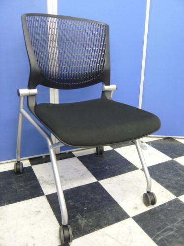 在庫入れ替え祭り【￥４，２００→２,８００】【限定１脚】オカムラ製　ミーティングチェア（キャスター付）　Grata(グラータ）シリーズ　■オールブラック仕様■【会議チェア】
                                    中古
            