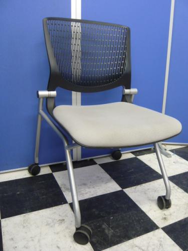 在庫入れ替え祭り【￥４，２００→２，８００】【限定１脚】オカムラ製　ミーティングチェア（キャスター付）　Grata(グラータ）シリーズ　■ブラック×グレー仕様■【会議チェア】
                                    中古
            