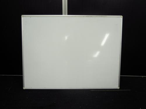 　壁掛けホワイトボード　幅1200mm　高さ900mm
                                    中古
            