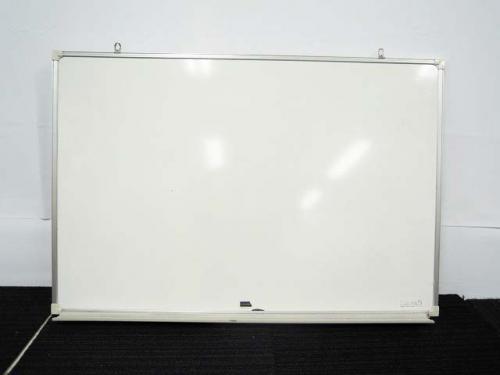 【２台入荷！】内田洋行製　壁掛けホワイトボード　幅900mm 高さ600mm 
                                    中古
            
