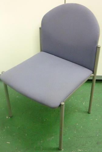 　スタッキングチェア　イトーキ(ITOKI)　　KKR-370BA-W4V4<br>パイプチェア　座面全体が布製なので座りごこちも良いです！！【会議チェア】
                                    中古
            