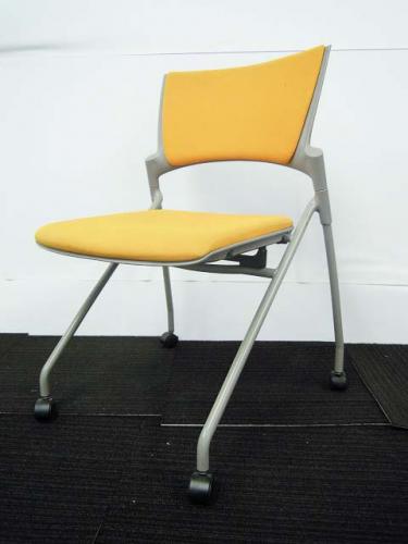 【3脚入荷】イトーキ製　ネスティングチェア　イエロー　ミーティングチェア　【中古オフィスチェア】【会議チェア】
                                    中古
            