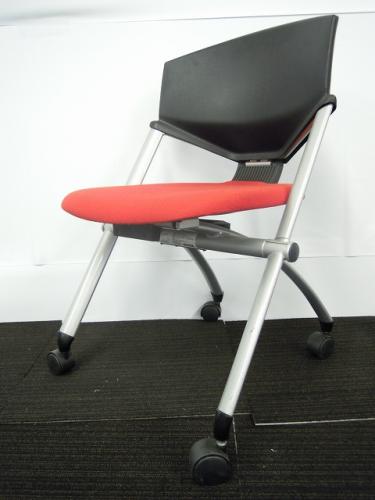 【3脚入荷！】コクヨ製　ネスティングチェア　ミーティングチェア　■レッド　【中古オフィスチェア　会議用チェア】　【会議チェア】
                                    中古
            