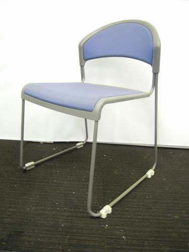 【おつとめ品】スタッキングチェア　ミーティングチェア ブルー■シンプルなデザインで使い勝手良し！【中古オフィスチェア】【会議チェア】
                                    中古
            