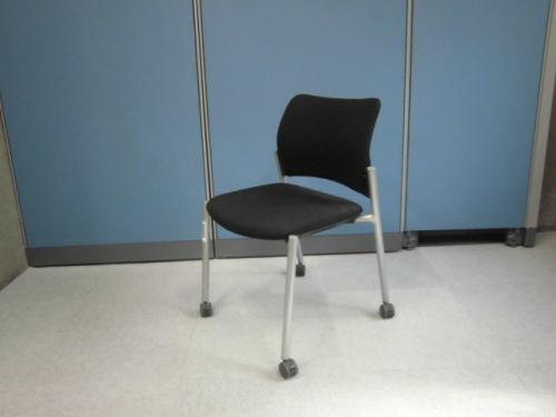 オカムラ　Okamura　｜　スタッキングチェア　｜　キャスター付　｜　ブラック　｜　数量3脚　｜　【数量半端の為、値段下げちゃいました！！】【会議チェア】
                                    中古
            