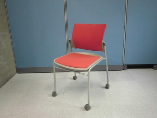 オカムラ　Okamura　｜　スタッキングチェア　｜　キャスター付　｜　レッド　｜　数量11脚　｜　【会議チェア】
                                    中古
            