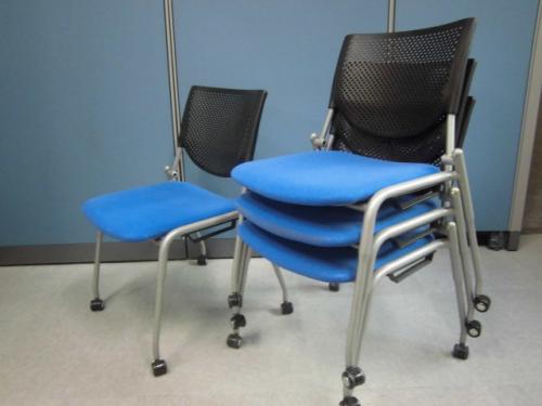 【不動の人気シリーズ】オカムラ製 プロスタックシリーズ ■キャスター付スタッキングチェア　【セット商品】【会議チェア】
                                    中古
            