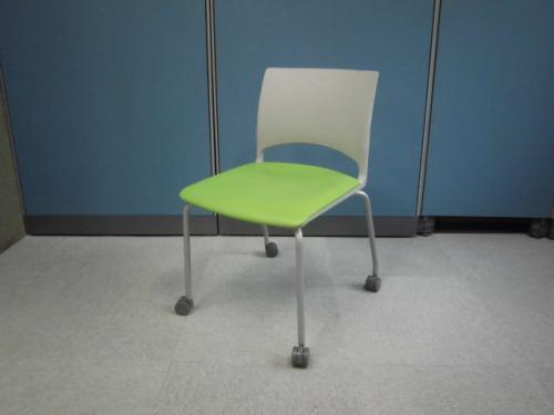 【鮮やかなカラー配色(ホワイト/グリーン)】キャスター付スタッキングチェア【会議チェア】
                                    中古
            