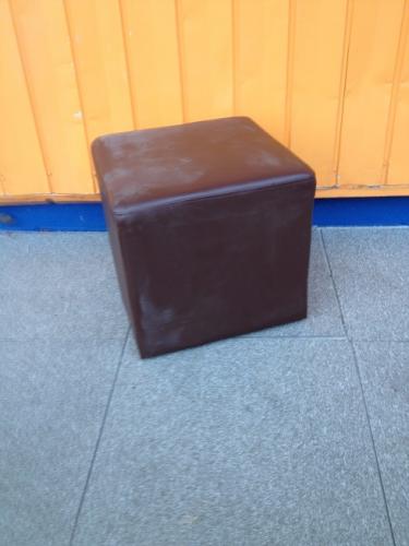 海外製　格安スツール　
                                    中古
            