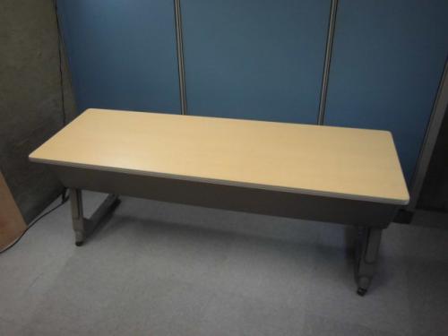 【天板ナチュラル】イトーキ製 ｜サイドスタックテーブル ■幕板無
                                    中古
            