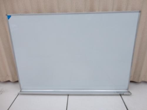 コクヨ製　ホワイトボード　壁掛け用　無地　
                                    中古
            