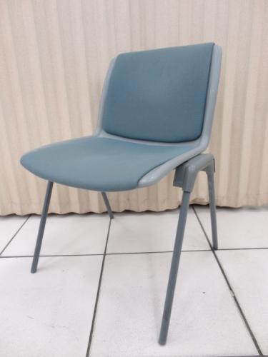 イトーキ製　スタッキングチェア　【会議チェア】
                                    中古
            
