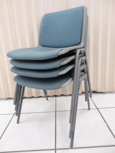 イトーキ製　スタッキングチェア　4脚セット　【会議チェア】
                                    中古
            
