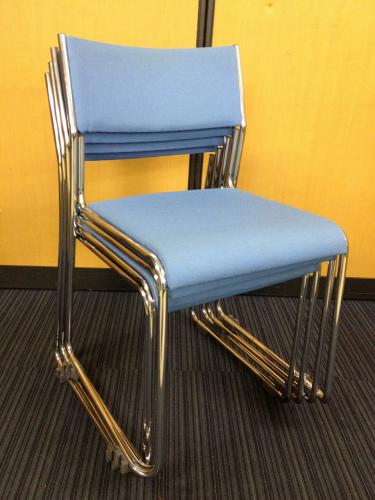 【事務椅子】ミーティングチェア<br>【色：ライトブルー】【座面に汚れ有り】【会議チェア】
                                    中古
            