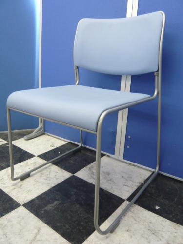 【￥３，１５０状態良好】　内田洋行製　スタッキングチェア　ブルー　【ビニールレザー仕様】　※７脚入荷！【会議チェア】
                                    中古
            