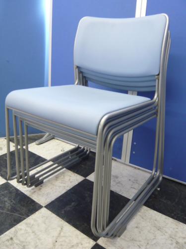 【￥１２，６００状態良好】　内田洋行製　スタッキングチェア　ブルー　【ビニールレザー仕様】　※１セット入荷！【会議チェア】
                                    中古
            