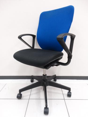 イトーキ製　プラオチェア　ループ肘タイプ　ローバック【OAチェア】
                                    中古
            