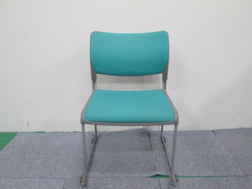 ■おつとめ品■　国内メーカーのオカムラ製。細くても丈夫！収納に便利なスタッキングタイプです！※座面に汚れ有り。【会議チェア】
                                    中古
            