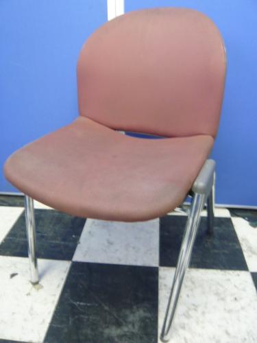 【おつとめ品】【￥２，１００】　コクヨ製　スタッキングチェア　ブラウン　３脚入荷【会議チェア】
                                    中古
            