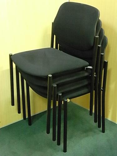 【状態良好】■スタッキングチェア　４脚セット　〜人気のブラック〜【会議チェア】
                                    中古
            