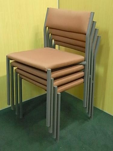 【状態良好】■コクヨ製　■スタッキングチェア　４脚セット【会議チェア】
                                    中古
            