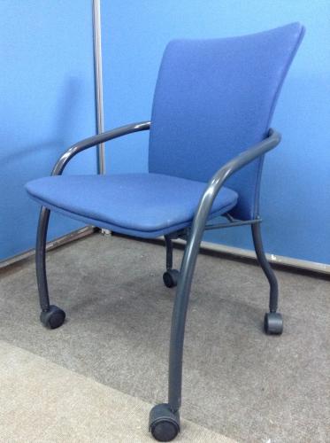 【ネスティングチェア】イトーキ製(ITOKI)　キャスター付ミーティングチェア【滋賀、京都、大阪など関西エリアお任せください！】【会議チェア】
                                    中古
            