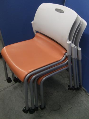 【4脚セット】内田洋行製のスタッキングチェア【MF-273】【ウレタンレザータイプ】【会議チェア】
                                    中古
            