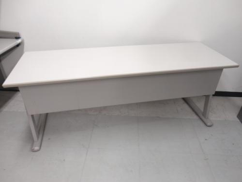 コクヨ製　サイドスタックテーブル　8184型　1860タイプ
                                    中古
            