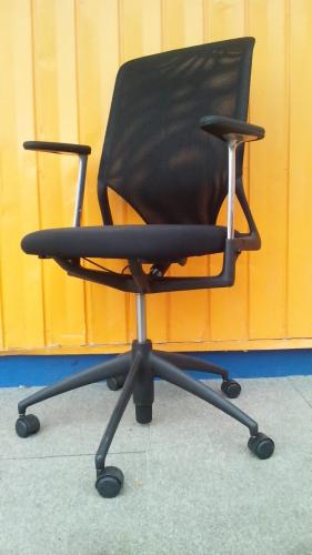 【ヴィトラ製】メダ２　肘付　ハイバック　ブラック　【vitra　Meda2】【高級チェア】【OAチェア】
                                    中古
            