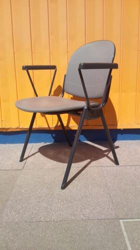 【ナイキ製】スタッキングチェア　重ねるだけで場所を問わず収納できます。【会議チェア】
                                    中古
            