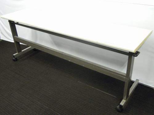 【8台ロット入荷！】イトーキ製　サイドスタックテーブル　幅1800mm 奥行き450mmタイプ【年式古いため特価販売】【おつとめ品】【中古事務機器】
                                    中古
            