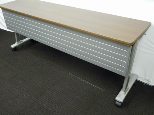 【2台入荷！状態良好♪】岡村製作所製　サイドスタックテーブル　ブラウン　木目天板【中古事務機器】
                                    中古
            