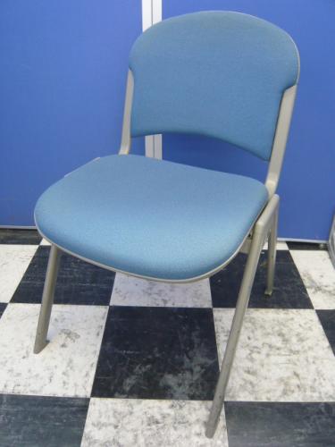 在庫入れ替えキャンペーン♪【￥３,１５０→２,５００】内田洋行製　スタッキングチェア■【会議チェア】
                                    中古
            